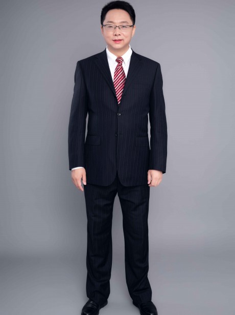 赵和康，男，1979年出生。兰州大学毕业，大学本科学历。1999年9月-2003年7月就读于兰州大学法学系2005年2月-2005年6月甘肃久铭律师事务所实习，2005年7月-2006年7月甘肃久铭律