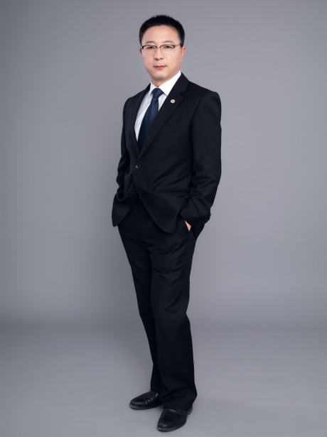 ​赵忠林律师，男，兰州大学法学学士，北京大学法学硕士。1996年从事专职律师工作至今。现担任甘肃赛莱律师事务所律师、合伙人;