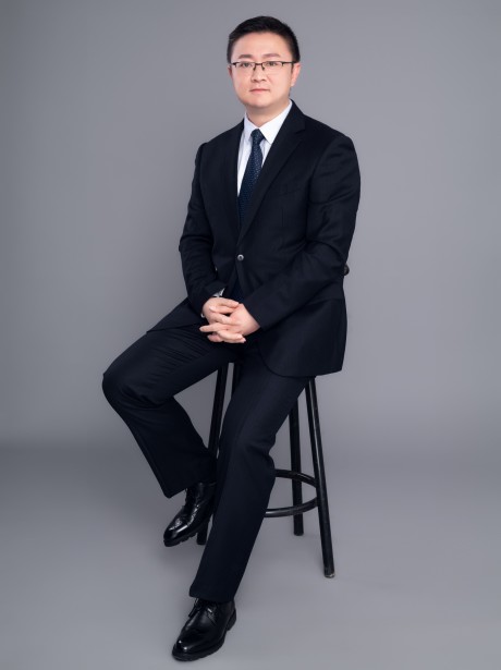 岳正明律师，男，1977年出生，毕业于兰州大学经济法专业。2007年通过国家司法资格考试，从事律师职业12年，现为甘肃赛莱律师事务所合伙人律师。