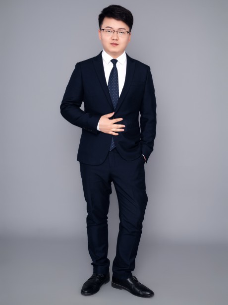 安爱明，男，汉族，毕业于兰州大学，获兰州大学法学学士及经济法学硕士学位，2013年通过国家司法考试，2019年通过国家基金从业资格考试，现为甘肃赛莱律师事务所党支部副书记、合伙人。联系电话：0931-