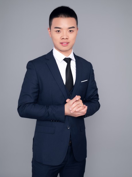 杨辉泽，男，1996年11月出生，毕业于西北师范大学知行学院。2018年9月通过国家法律职业资格考试，后进入兰州市城关区人民检察院实习，2019年进入甘肃赛莱律师事务所工作，现为甘肃赛莱律师事务所专职律师。