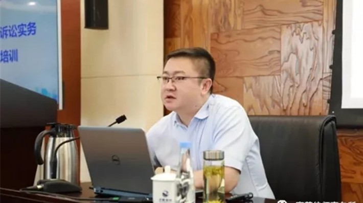 2020年9月18日上午，甘肃赛莱律师事务所合伙人岳正明律师应甘肃金融控股集团有限公司邀请，为甘肃金融控股集团有限公司干部职工作了“金融业务诉讼实务”专题培训。