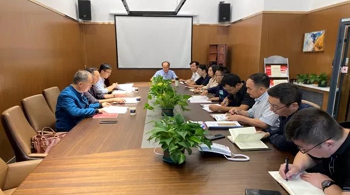 2020年9月9日，兰州市司法局党组成员、副局长、兰州市律师行业党委书记周松清一行3人莅临我所就律所全市律师行业专项整治落实情况、律所规范化建设落实情况、党支部标准化建设落实情况、党建引领发展“四大工
