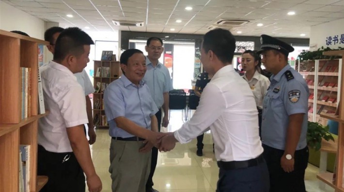 赛莱律师事务所一直致力于社区法律服务工作，为靖远路街道及社区居民提供免费法律服务工作，并取得良好成效。2020年8月12日，甘肃省“七五”普法检查第一验收组一行在省委依法治省委员会办公室常务副主任、省司法厅厅长牛纪南的带领下，对我所担任常年法律顾问的靖远路街道、朝阳村社区的进行了检查验收。检查验收组一行首先到靖远路街道朝阳村社区进行实地检查，我所担任朝阳村社区常年法律顾问的陈进军律师向工作组进行了汇报。