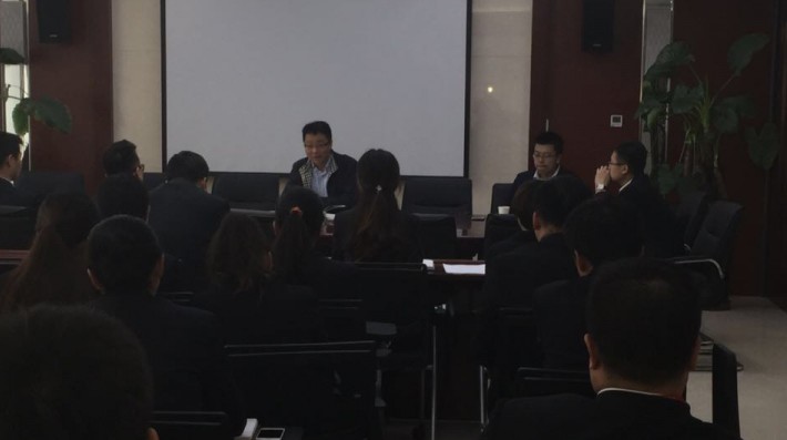 我所赵和康律师为省融资担保公司、公航旅小额贷款公司业务人员进行法律知识培训2016年4月20日，我所赵和康、刘鹏律师应甘肃省融资担保集团股份有限公司、兰州市公航旅小额贷款股份有限公司、甘肃公航旅资产管