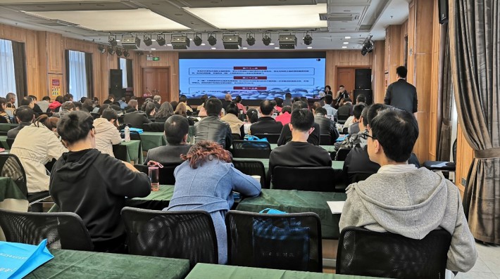 为加快推进兰州市城关区公共法律服务体系建设，推动法律服务不断向农村、社区延伸，按照此次律师行业专项治理开展的“我为群众办实事”专题实践活动工作要求，2021年4月8日，我所副主任周清馨律师在兰州市城关