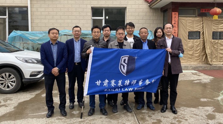 为全面落实村居法律服务工作，根据2021年4月1日我所与城关区青白石街道办事处相关负责人座谈会确定的该街道所辖村居常年法律顾问服务方案，4月2日至7日，我所由11名合伙人、22名专职律师共33人组成的