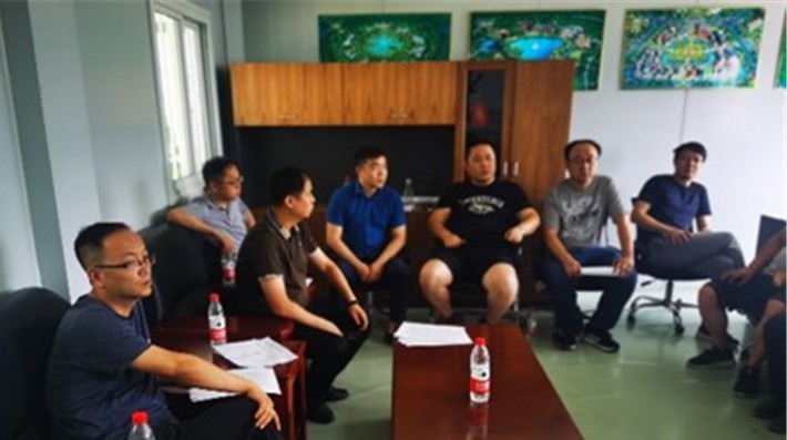 2021年7月17日，甘肃赛莱律师事务所接到兰州市城关区司法局通知，城关区青白石街道辖区内一在建项目现场，有大量人员围堵讨要租赁费，涉及施工机械驾驶人员百余人，需要提供法律援助。因该纠纷涉及人数多、时