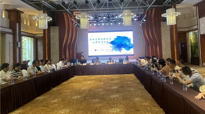 为进一步深化“学习党史守初心、我为群众办实事”实践活动，充分发挥律师的专业优势，广泛开展普法宣传活动。2021年7月30日，城关区工商联和新联会共同举办了“重温红色经典，诵读时代旋律”党史教育活动。区