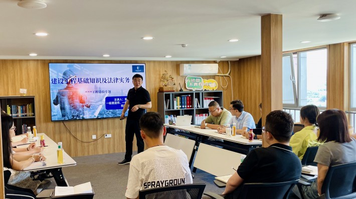 为提高广大青年律师在建设工程领域的法律服务水平，满足青年律师对建设工程领域业务知识和诉讼技能提升的需求，近日，甘肃赛莱律师事务所举办了两期以工程造价为专题的建设工程基础知识及法律实务系列分享会。本所合