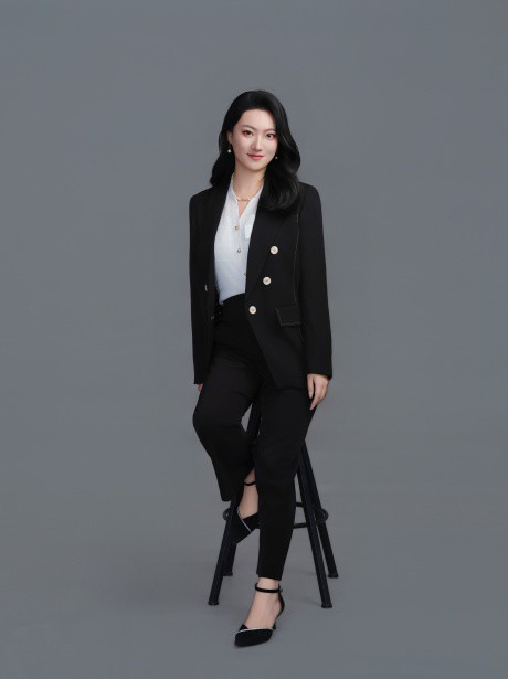 亢雪茹，女，法律硕士，执业证号：16201202011259689。2018年通过法律职业资格考试，现为甘肃赛莱律师事务所专职律师。