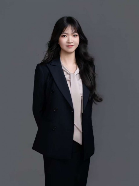 宋则雨，女，毕业于西北师范大学民商事法律实务专业，民商法学硕士学位。2019年9月通过国家法律职业资格考试，2020年进入甘肃赛莱律师事务所工作，现为甘肃赛莱律师事务所专职律师，甘肃省法学会简牍法学研