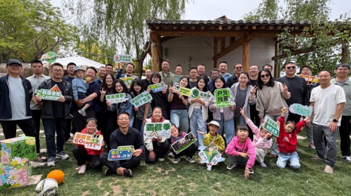 春山可望，暖意正浓。为丰富全所律师文化生活，缓解工作压力，增进律师之间的协作情谊，5月16日，甘肃赛莱律师事务所党支部牵头，由青委会组织全所律师及家属前往兰山一亩三分地农家乐，开展了以“踏野修身强体魄