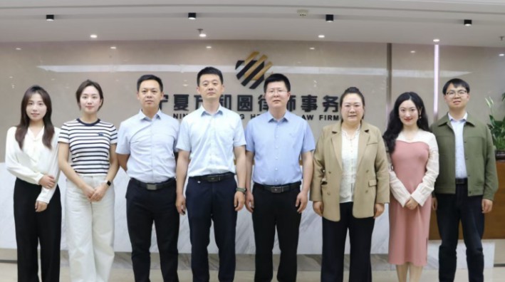 为拓宽执业视野，精进专业能力，借鉴优秀律所部门建设经验，2026年5月22日，由甘肃赛莱律师事务所劳动人事管理与社会保障业务部负责人刘兴旺带队，部门成员亢雪茹、杨璇以及婚姻事法律业务部负责人冯玥共同参